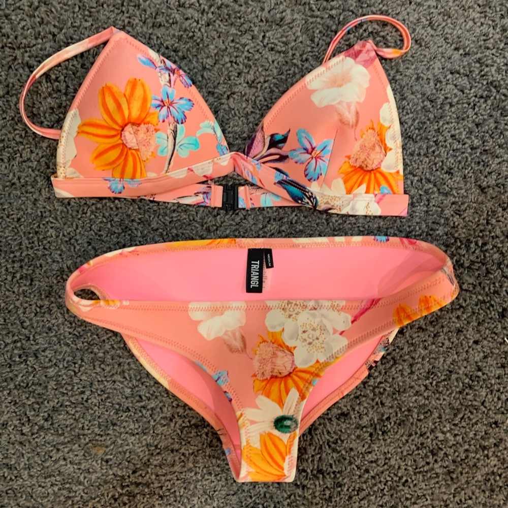 Triangl suit size S++ top and medium bottom